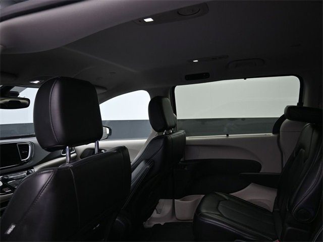Used 2024 Chrysler Pacifica Touring-L image 21