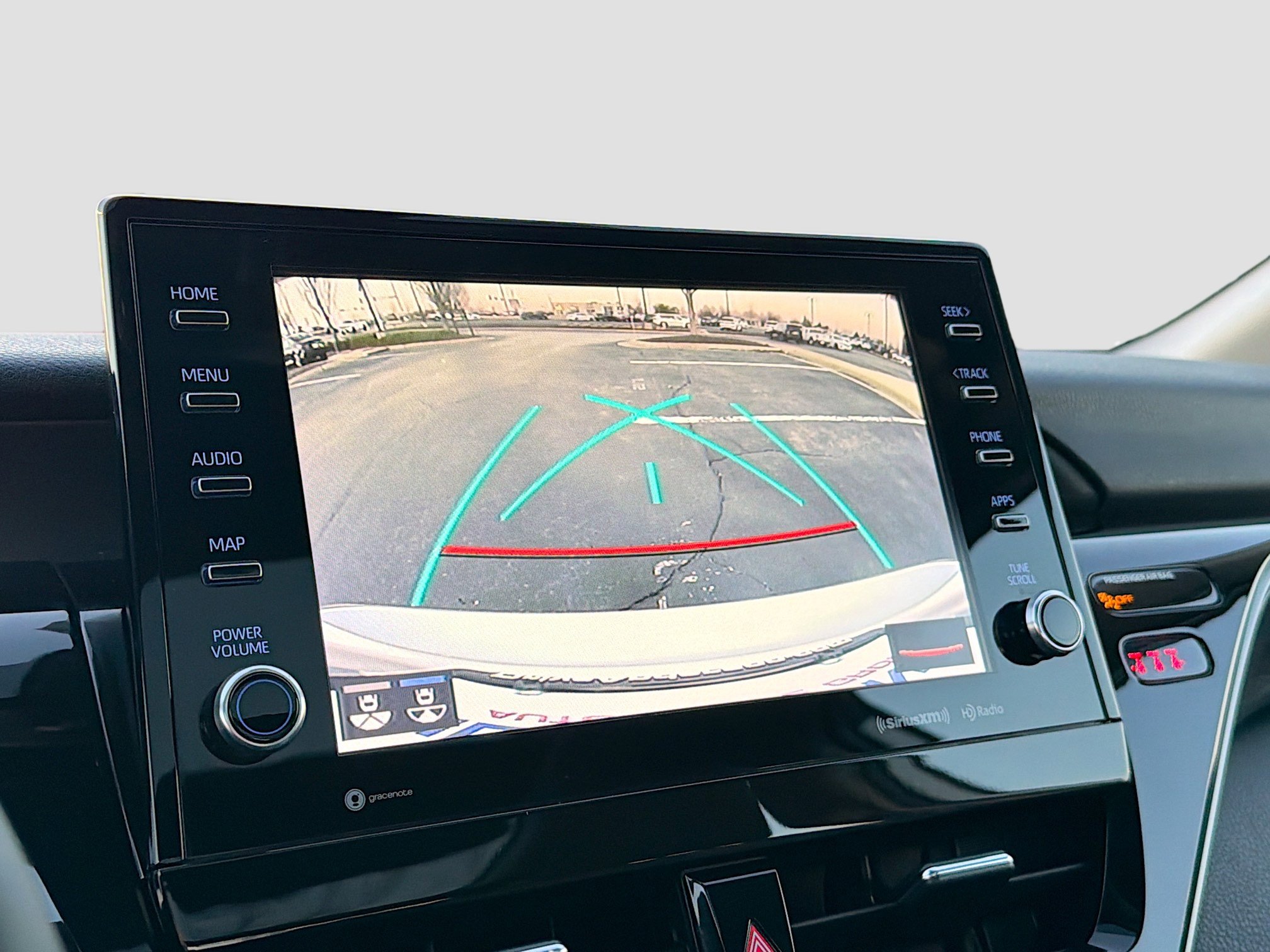 Used 2021 Toyota Camry XLE image 18