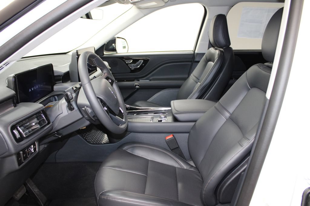 New 2026 Lincoln Aviator 2WD w/ Jet Appearance Package image 21