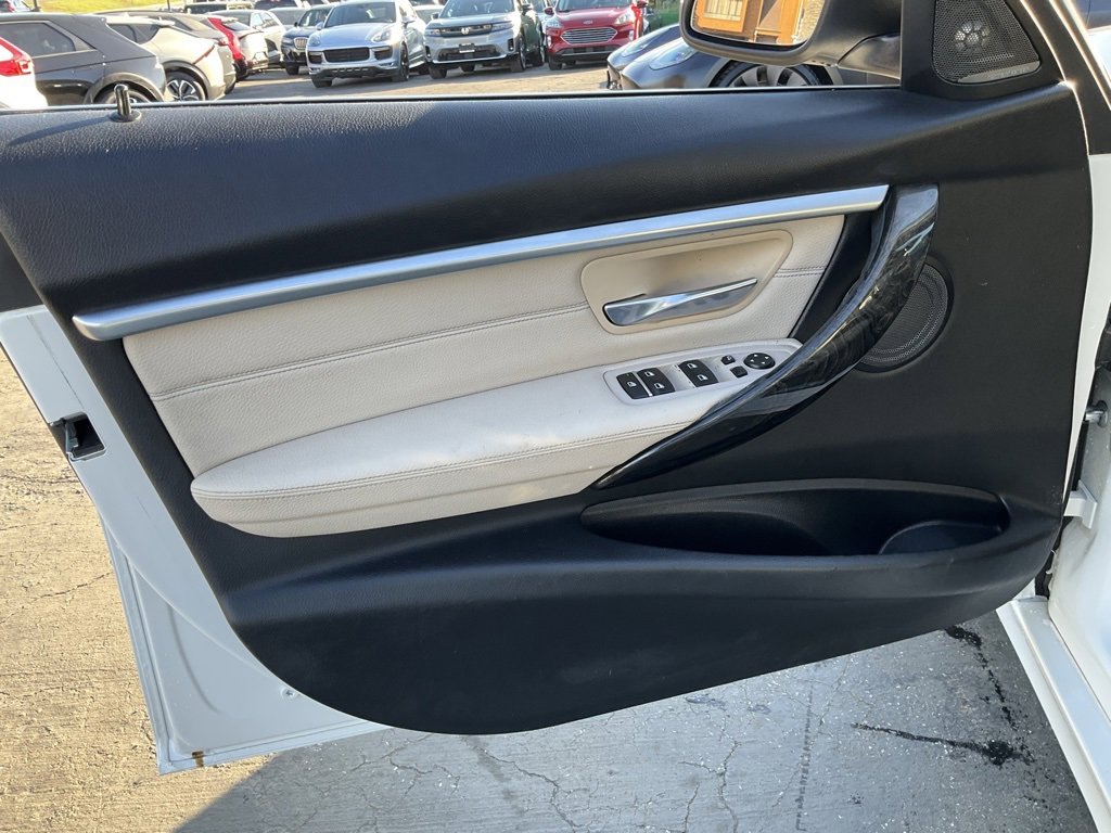 Used 2017 BMW 330e image 21