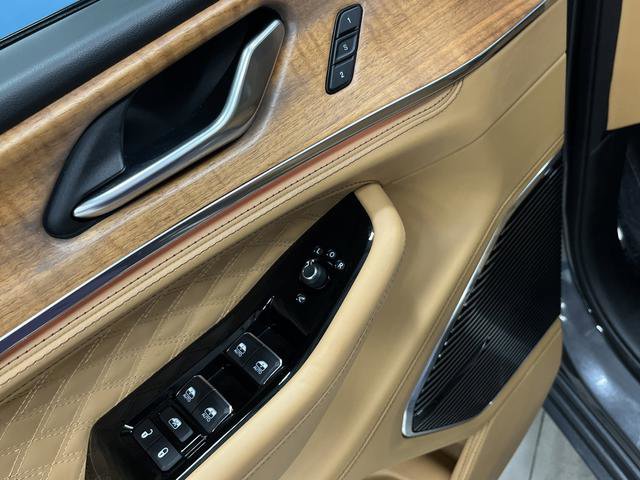 Used 2023 Jeep Grand Cherokee L Summit image 32