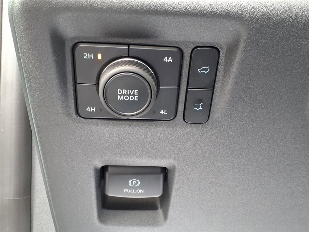 Used 2025 Ford Expedition Active image 16