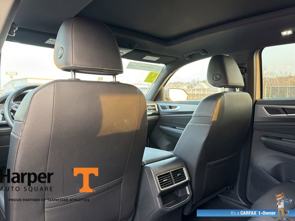 Used 2025 Volkswagen Atlas Cross Sport SE w/ Panoramic Sunroof Package image 11