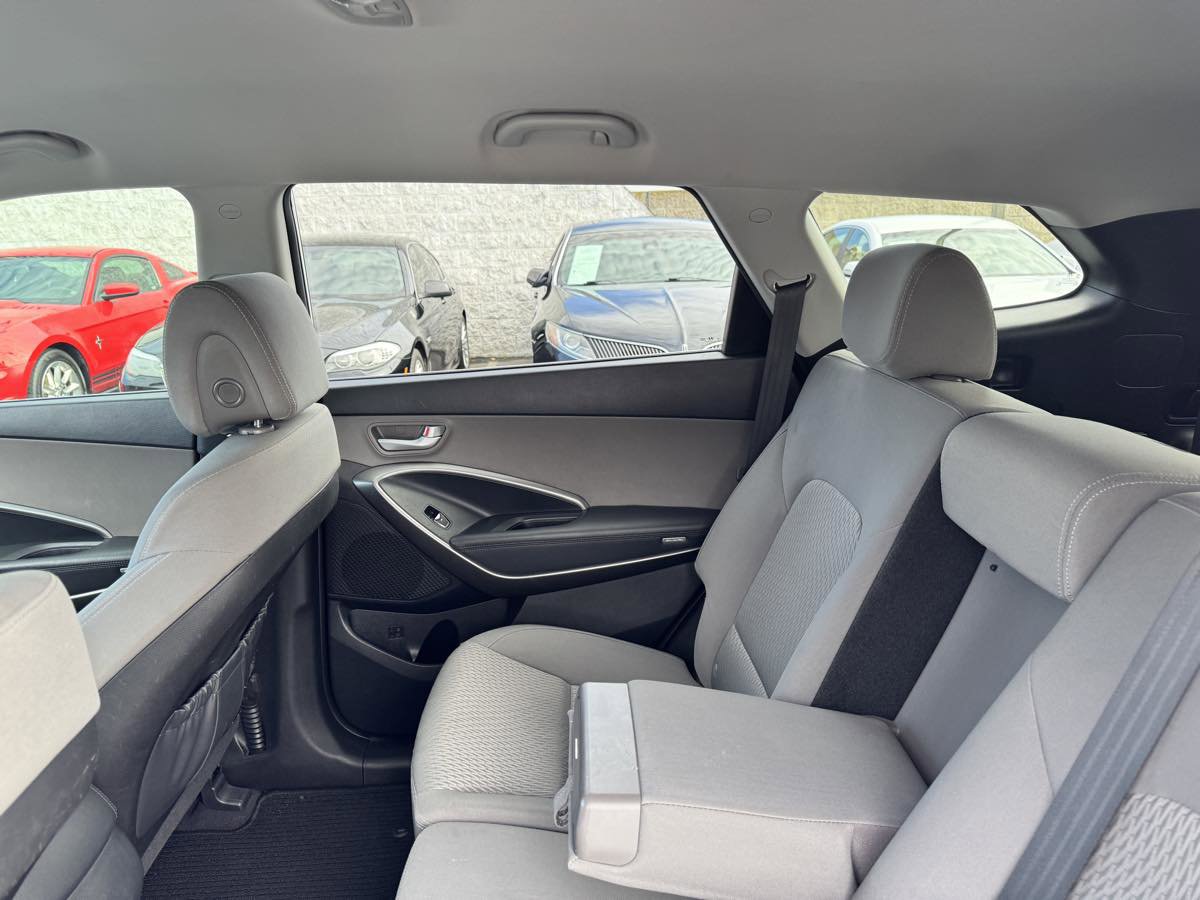 Used 2017 Hyundai Santa Fe SE w/ Cargo Package FWD image 30