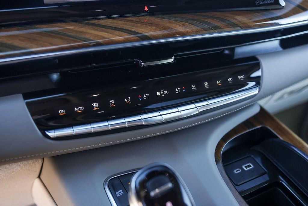 Certified 2024 Cadillac Escalade Premium Luxury Platinum w/ Heavy-Duty Trailer Package image 18