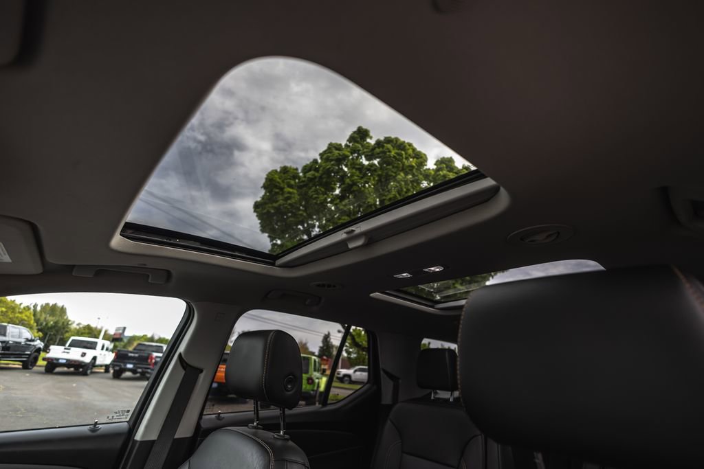 Used 2020 Chevrolet Traverse RS AWD/4WD image 24