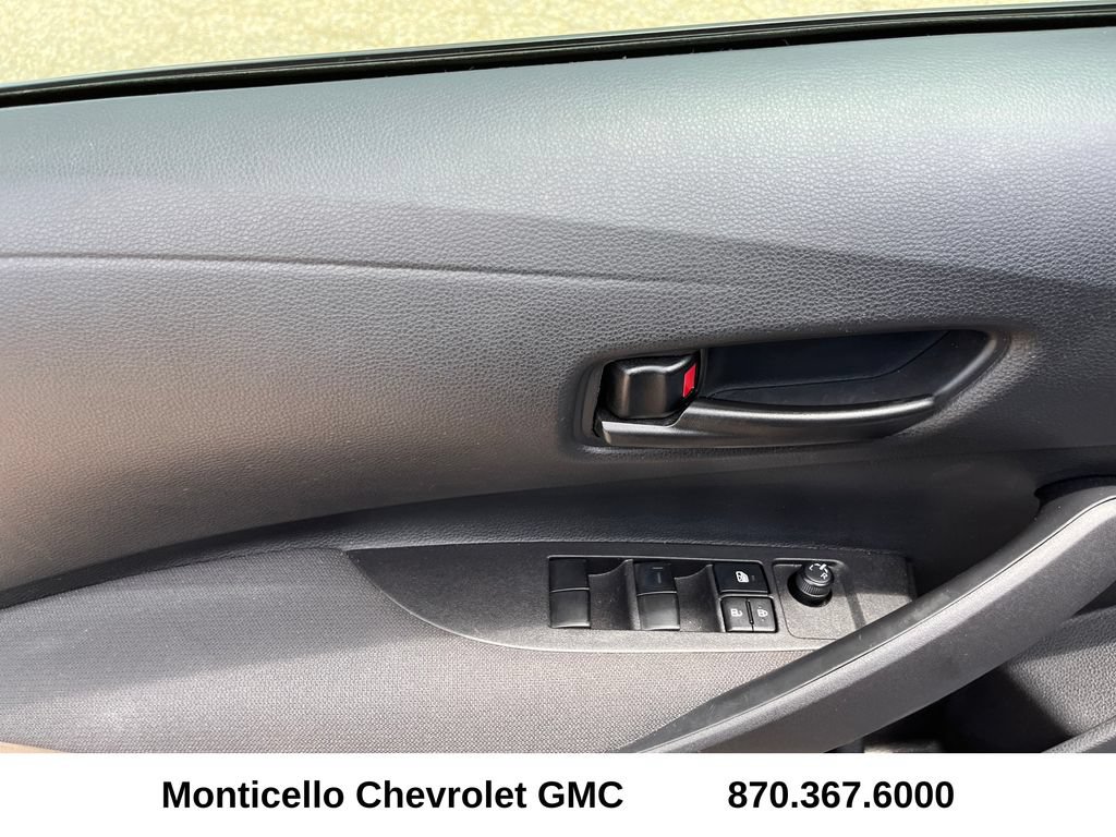 Used 2025 Toyota Corolla LE FWD image 10