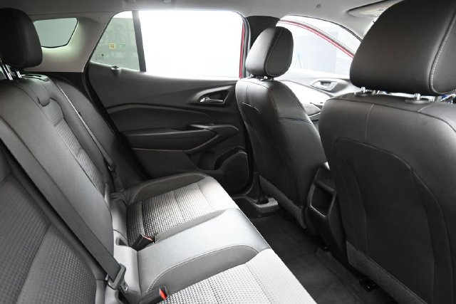 Used 2025 Chevrolet Trax LT FWD image 30