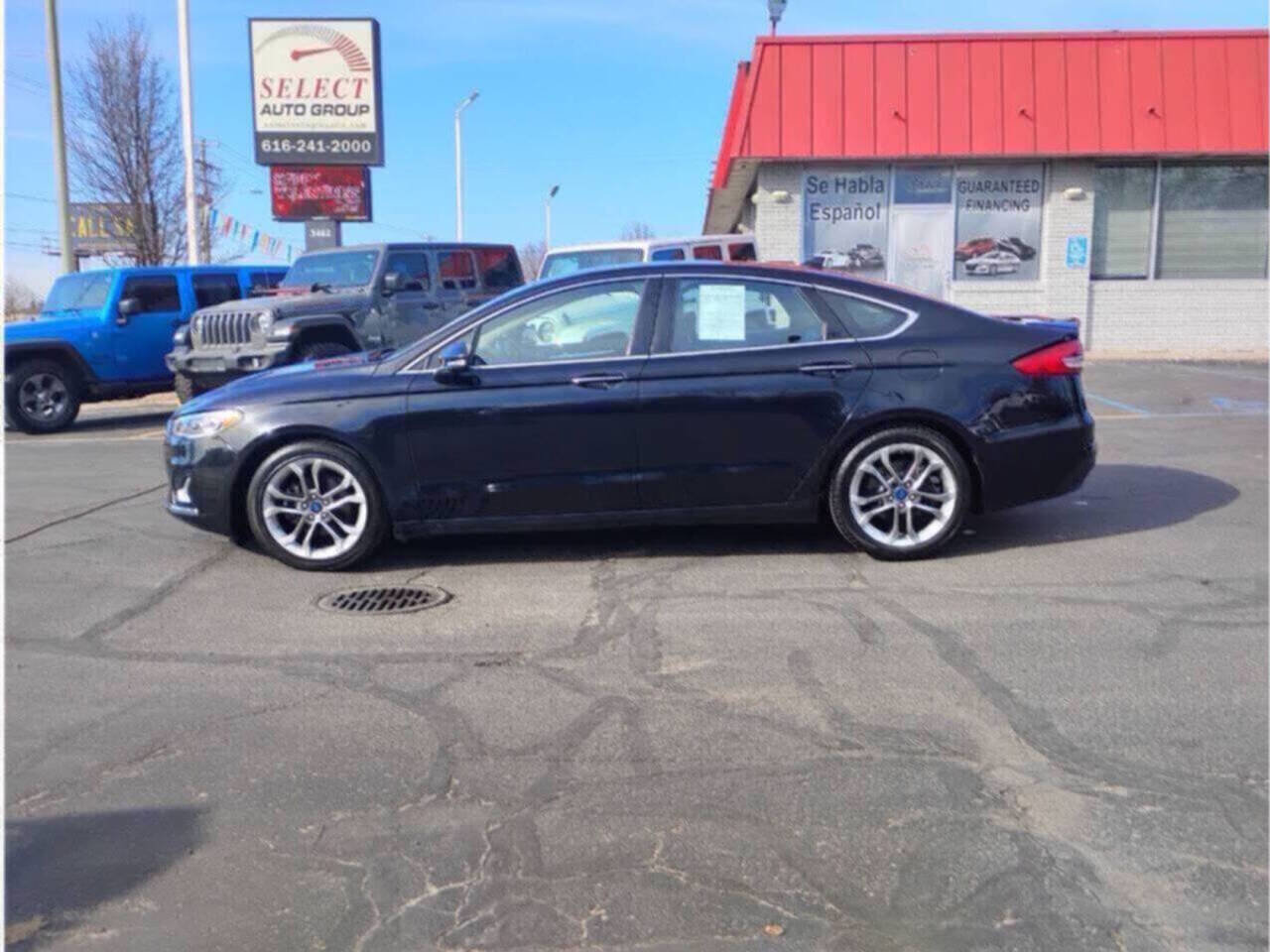 Used 2020 Ford Fusion Titanium image 2
