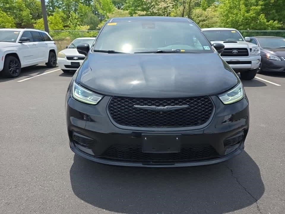Used 2023 Chrysler Pacifica Limited w/ S Appearance Package FWD image 3