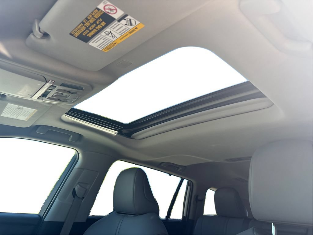 Used 2020 Toyota Highlander XLE AWD/4WD image 21