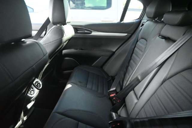 Used 2023 Alfa Romeo Stelvio Veloce AWD/4WD image 9