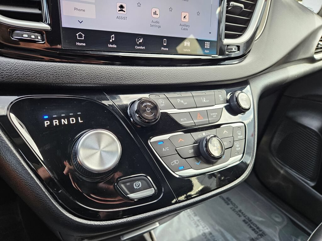 Used 2025 Chrysler Pacifica Select FWD image 26