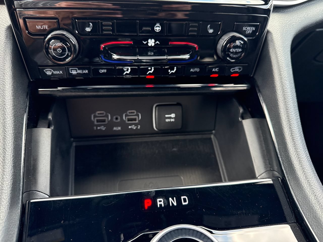 Used 2023 Jeep Grand Cherokee L Laredo AWD/4WD image 23