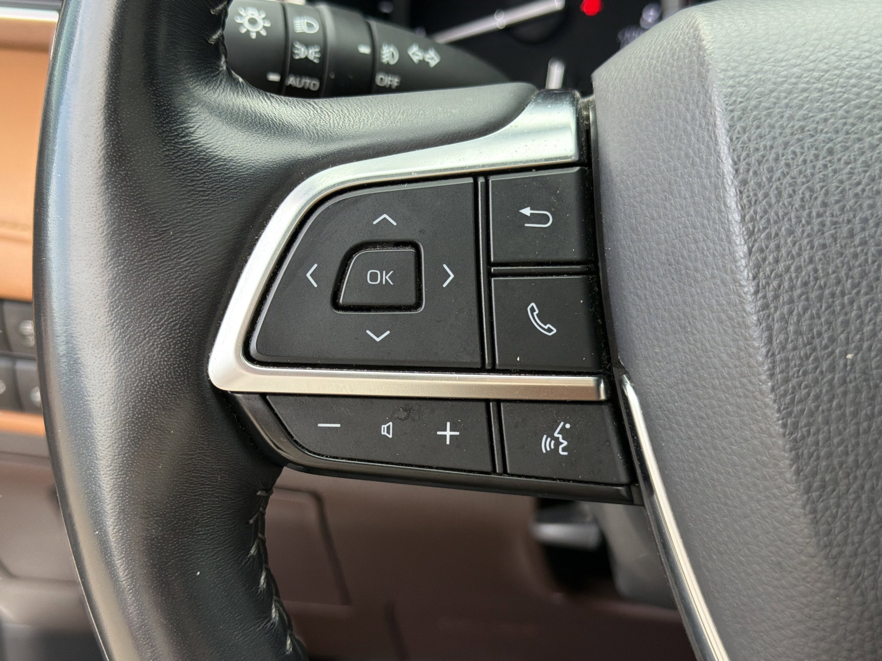Used 2020 Toyota Highlander Platinum FWD image 72