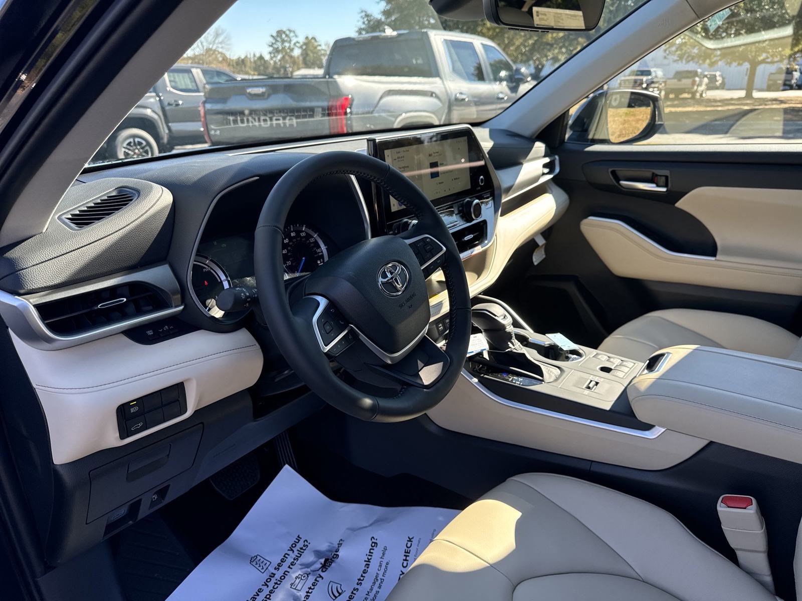 New 2025 Toyota Highlander XLE AWD/4WD image 15