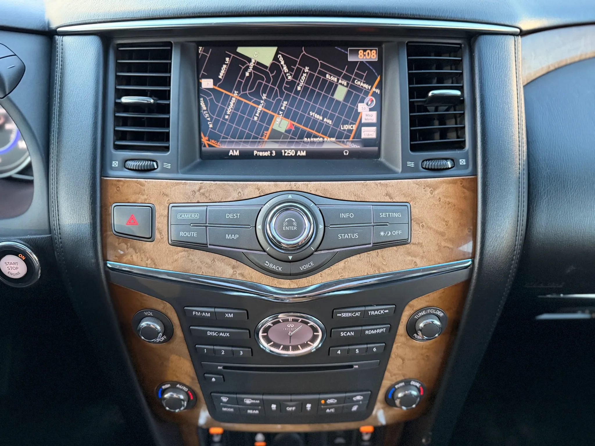 Used 2011 INFINITI QX56 4WD w/ Theater Pkg image 29