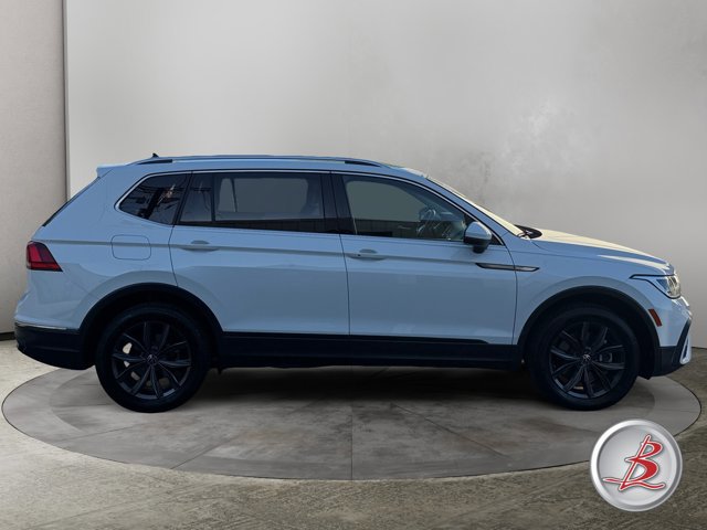 Used 2024 Volkswagen Tiguan SE AWD/4WD image 8