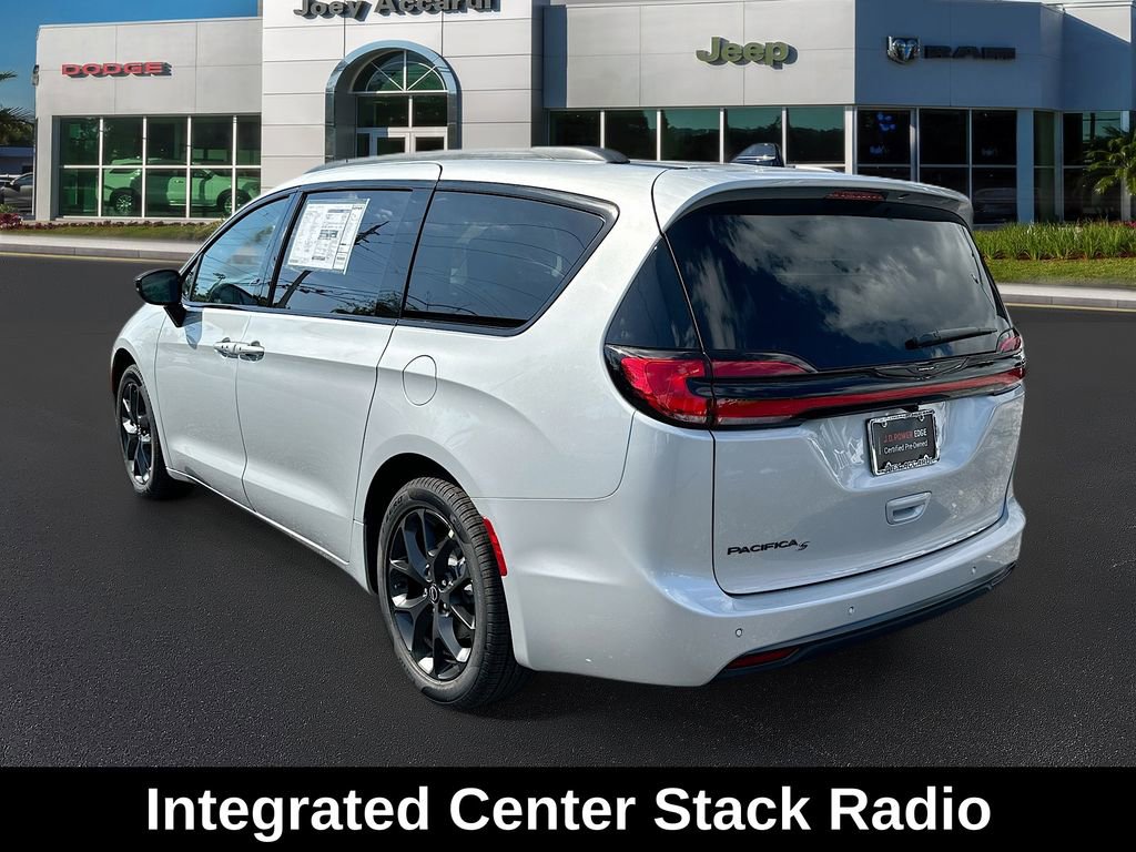 New 2026 Chrysler Pacifica Select image 6