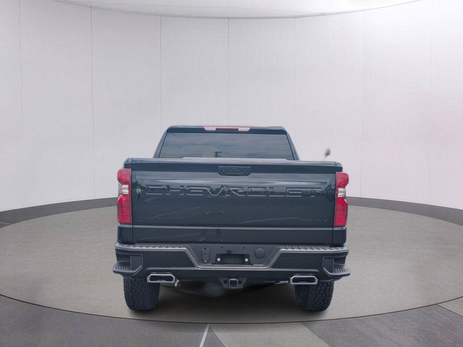 New 2026 Chevrolet Silverado 1500 Custom Trail Boss w/ LPO, Dark Essentials Package AWD/4WD image 4