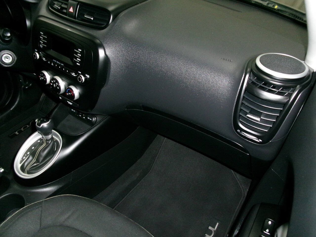 Used 2014 Kia Soul + FWD image 21