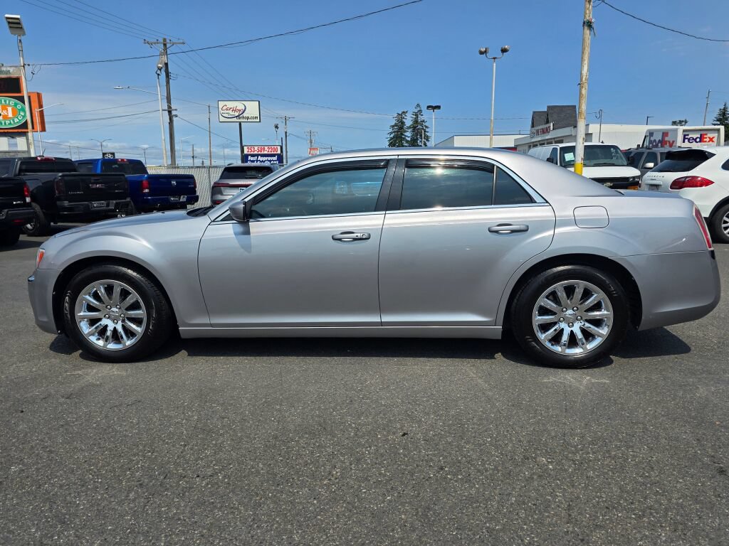 Used 2013 Chrysler 300 Touring w/ Driver Convenience Group RWD image 9