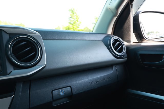 Used 2018 Toyota Tacoma SR5 RWD image 23