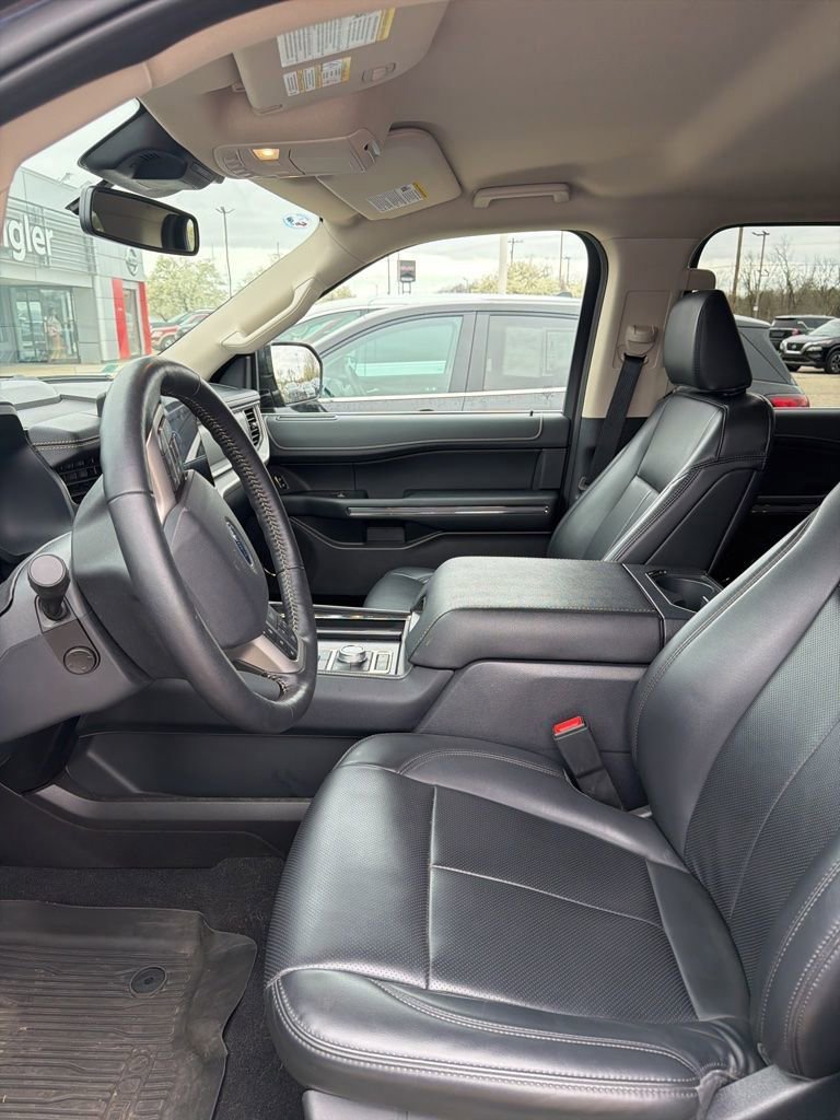 Used 2024 Ford Expedition XLT AWD/4WD image 7