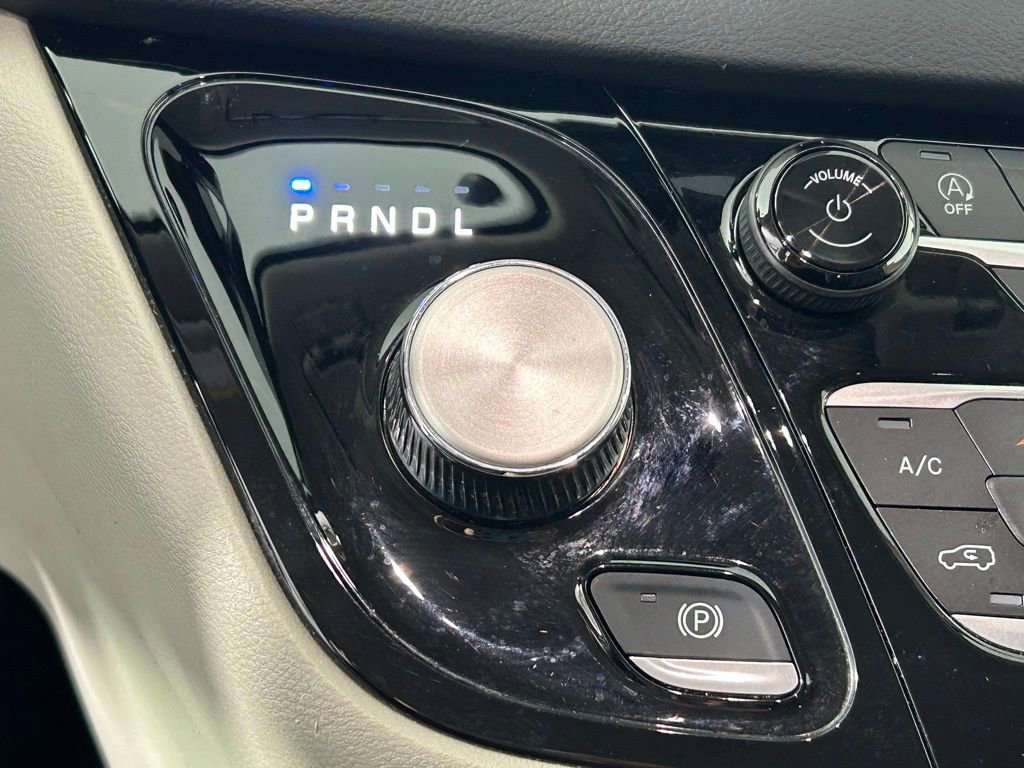 Used 2023 Chrysler Pacifica Touring-L image 23