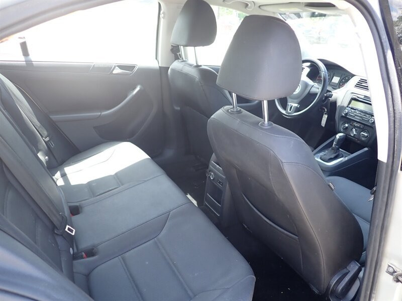 Used 2011 Volkswagen Jetta SE FWD image 19