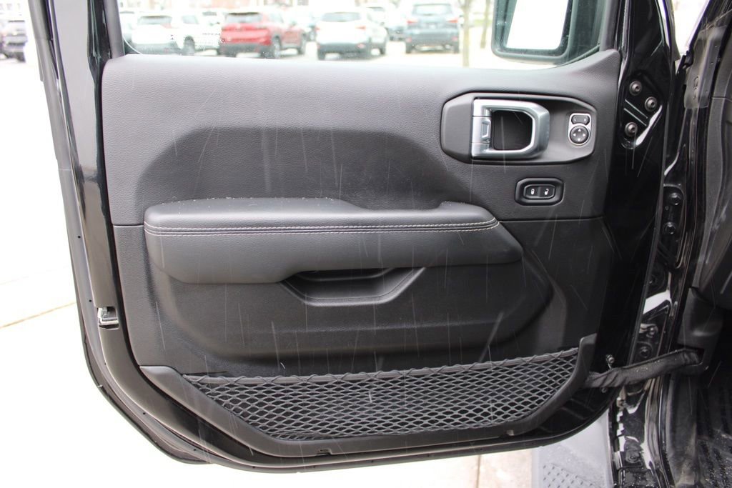 Used 2022 Jeep Gladiator Overland w/ Popular Equipment Package image 18