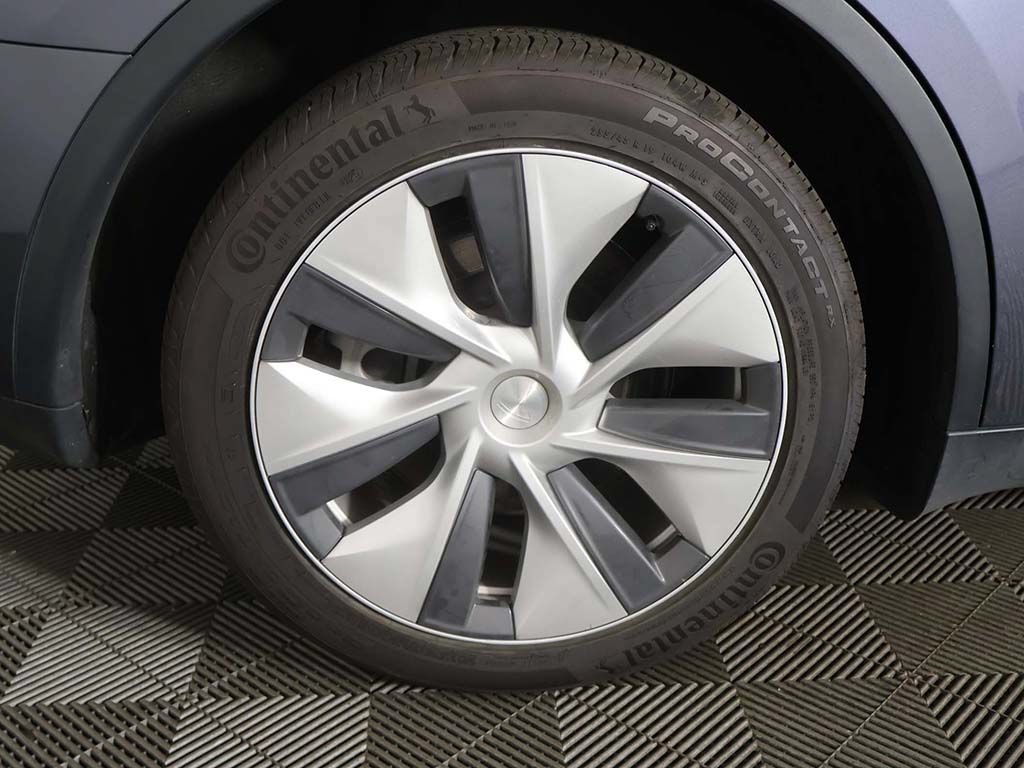 Used 2023 Tesla Model Y Long Range AWD/4WD image 24