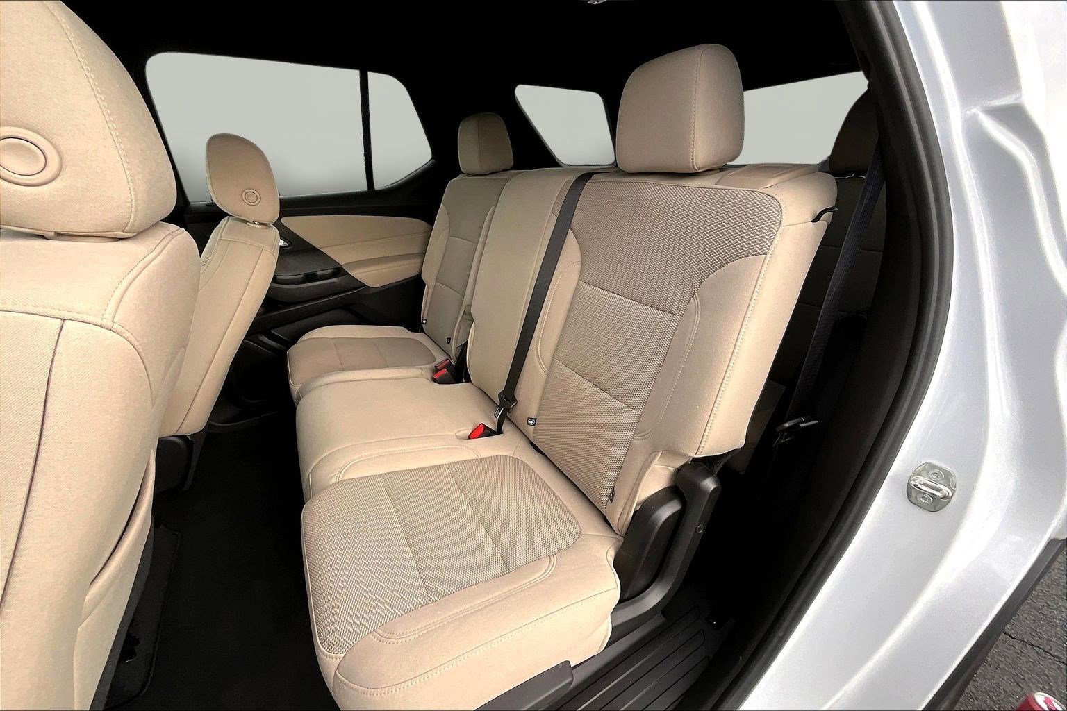 Used 2023 Chevrolet Traverse LS image 23