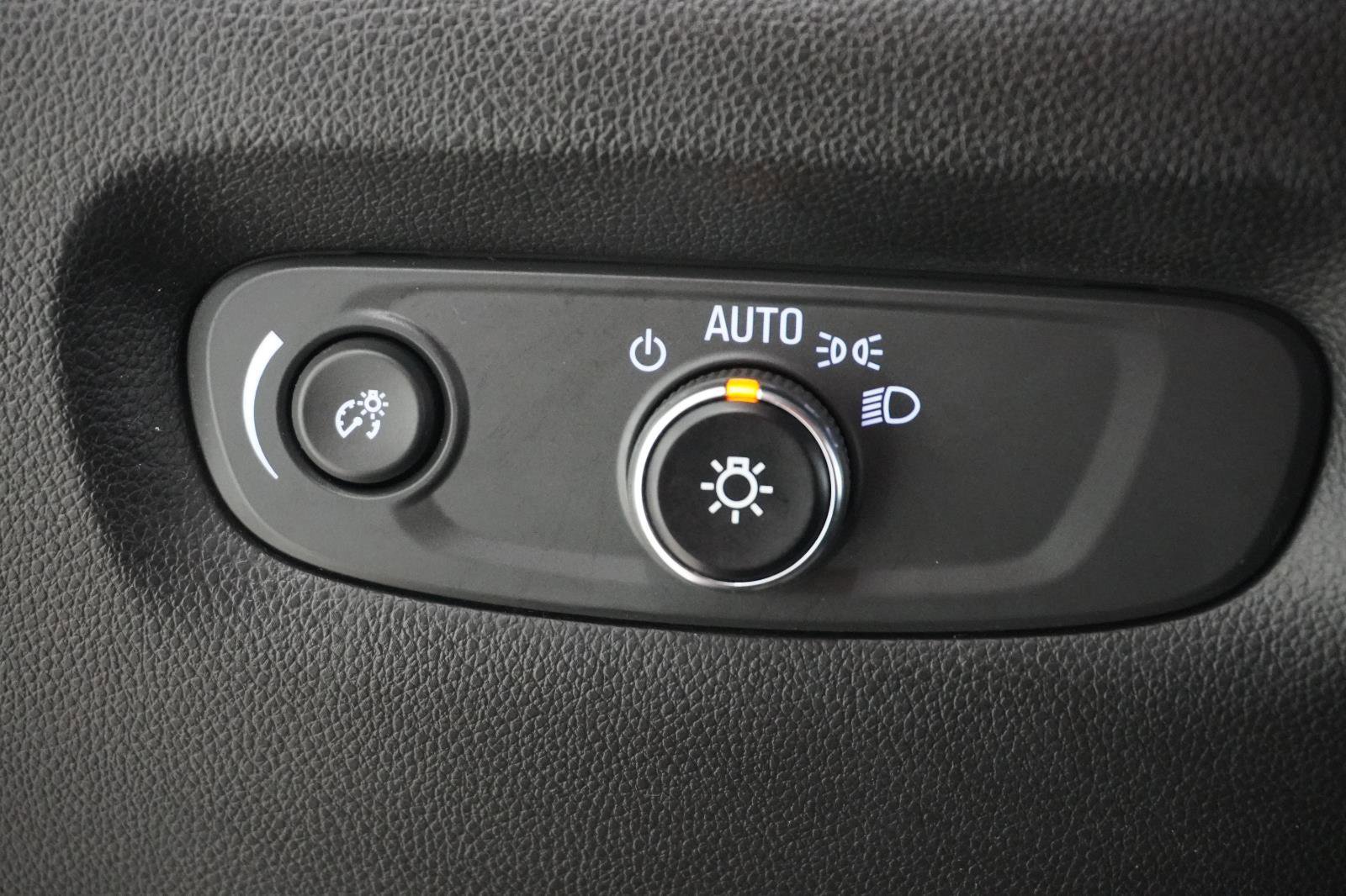 Used 2023 Chevrolet Traverse RS image 21