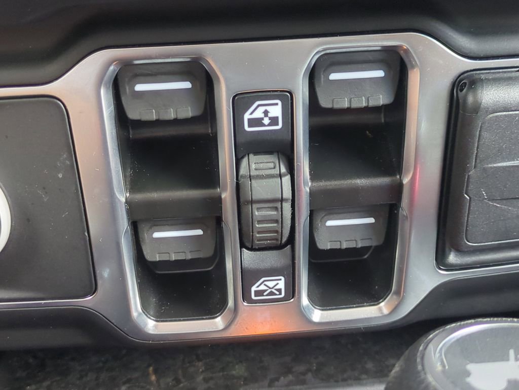 Used 2025 Jeep Wrangler Unlimited Sahara w/ Safety Group AWD/4WD image 25