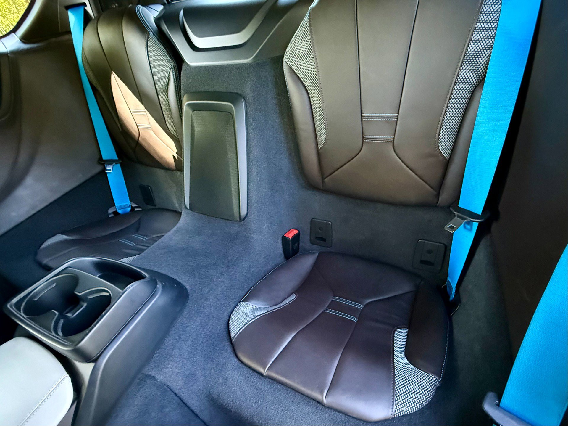 Used 2019 BMW i8 Coupe AWD/4WD image 14