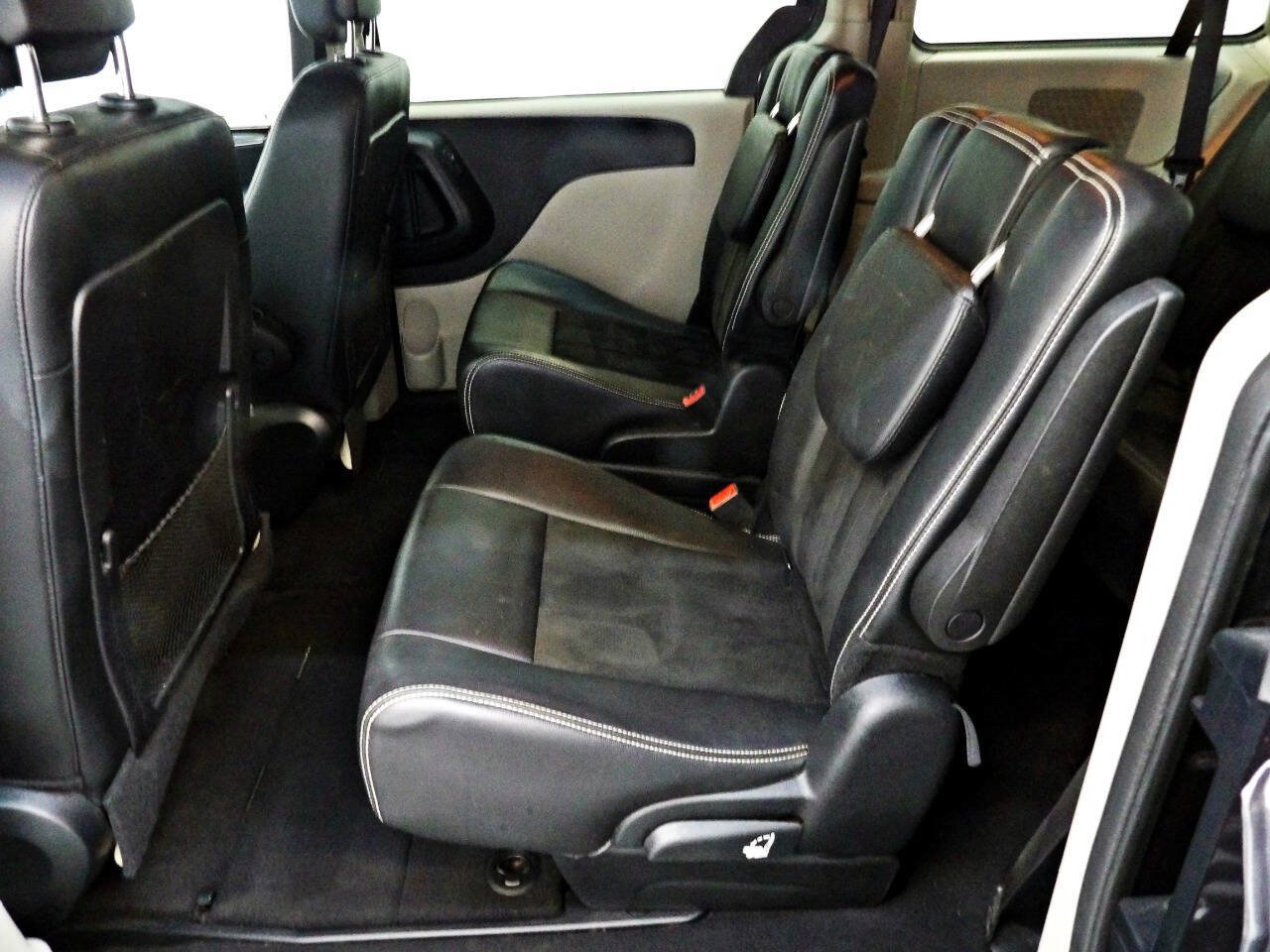 Used 2019 Dodge Grand Caravan SXT FWD image 9