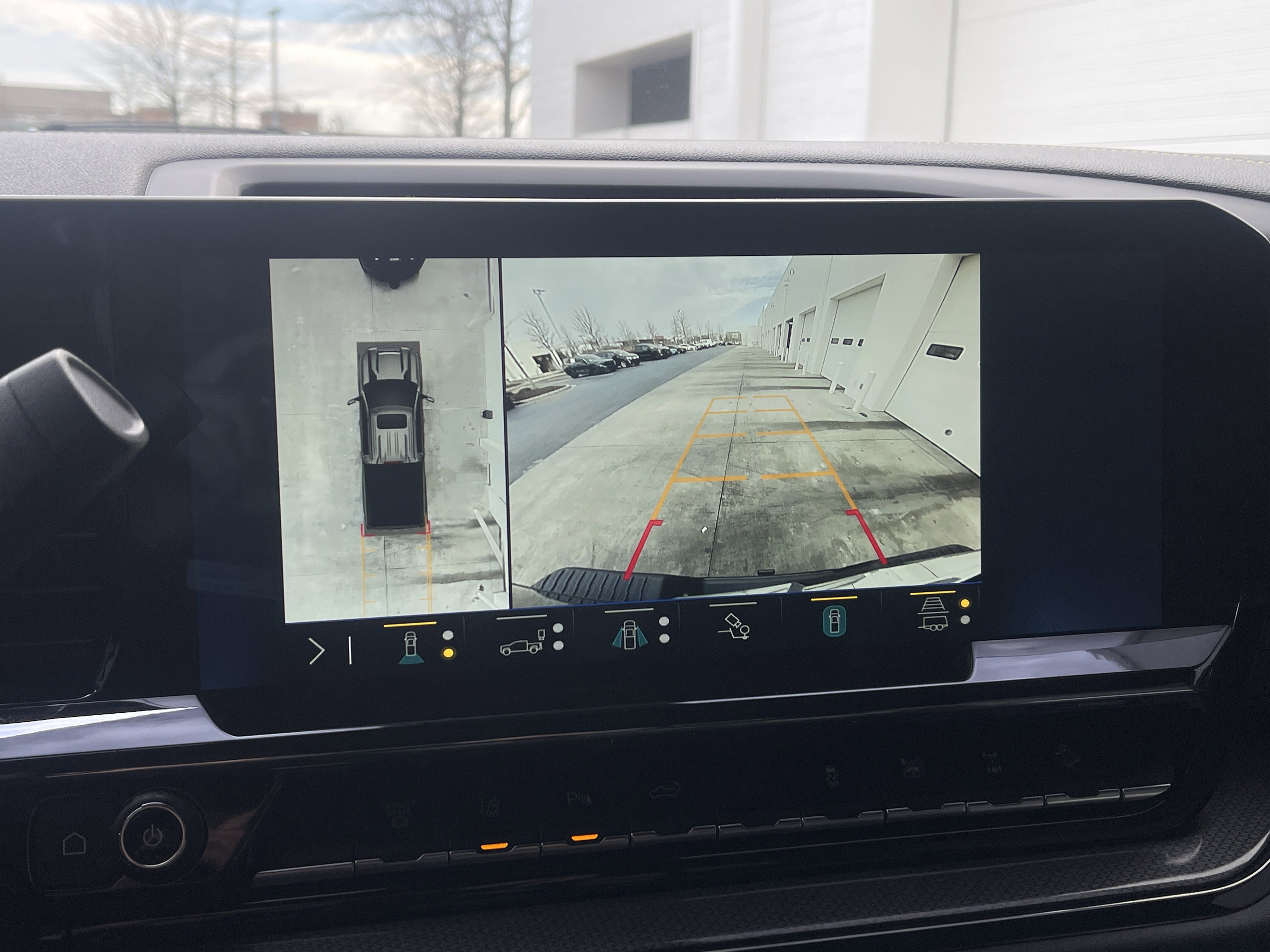 Used 2025 Chevrolet Silverado 2500 ZR2 w/ Technology Package image 14