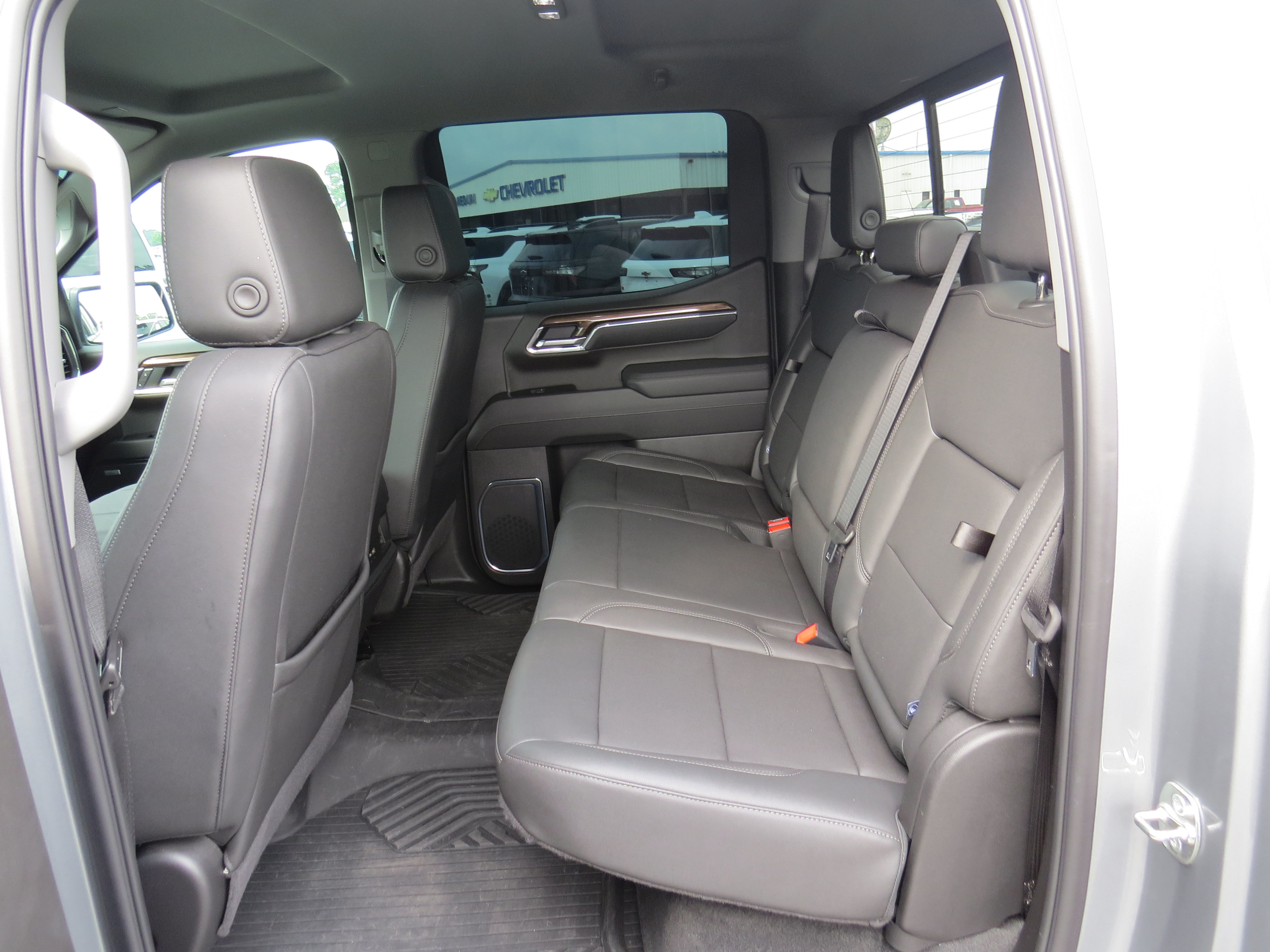 Used 2025 Chevrolet Silverado 1500 LT Trail Boss w/ Convenience Package II AWD/4WD image 17