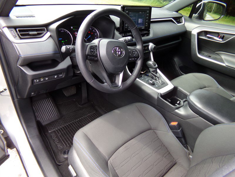 Used 2022 Toyota RAV4 SE image 15