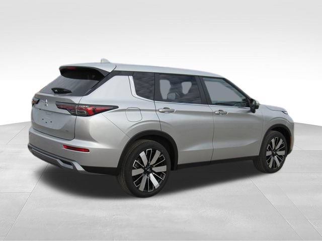 New 2026 Mitsubishi Outlander SE FWD image 3