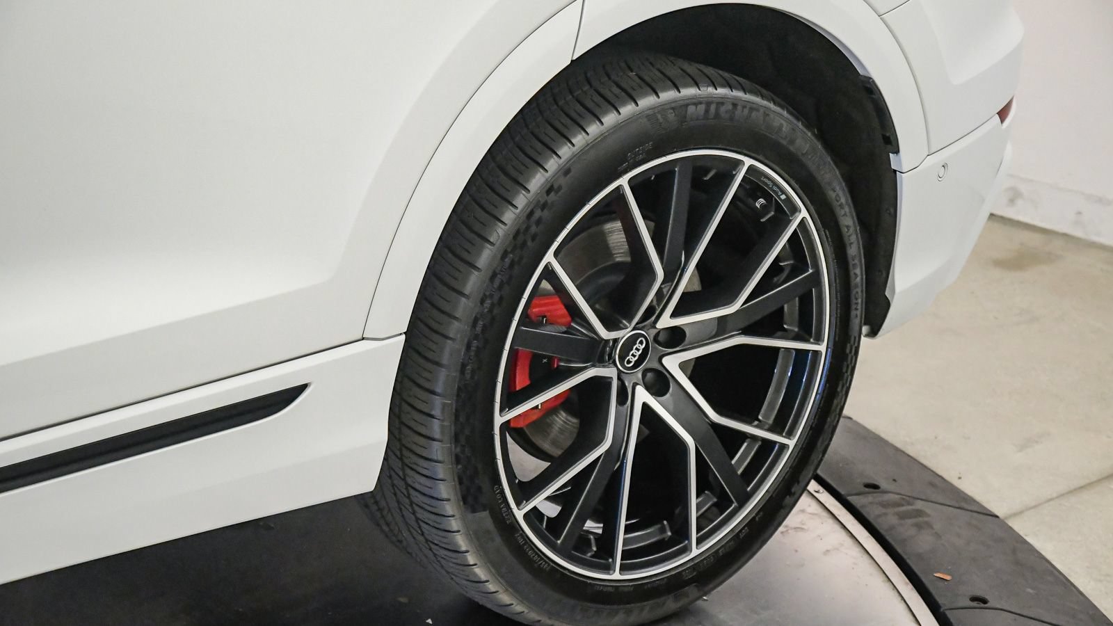 Used 2019 Audi Q8 Premium Plus AWD/4WD image 12