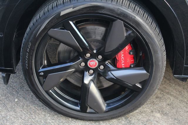 Used 2023 Jaguar F-PACE SVR image 14