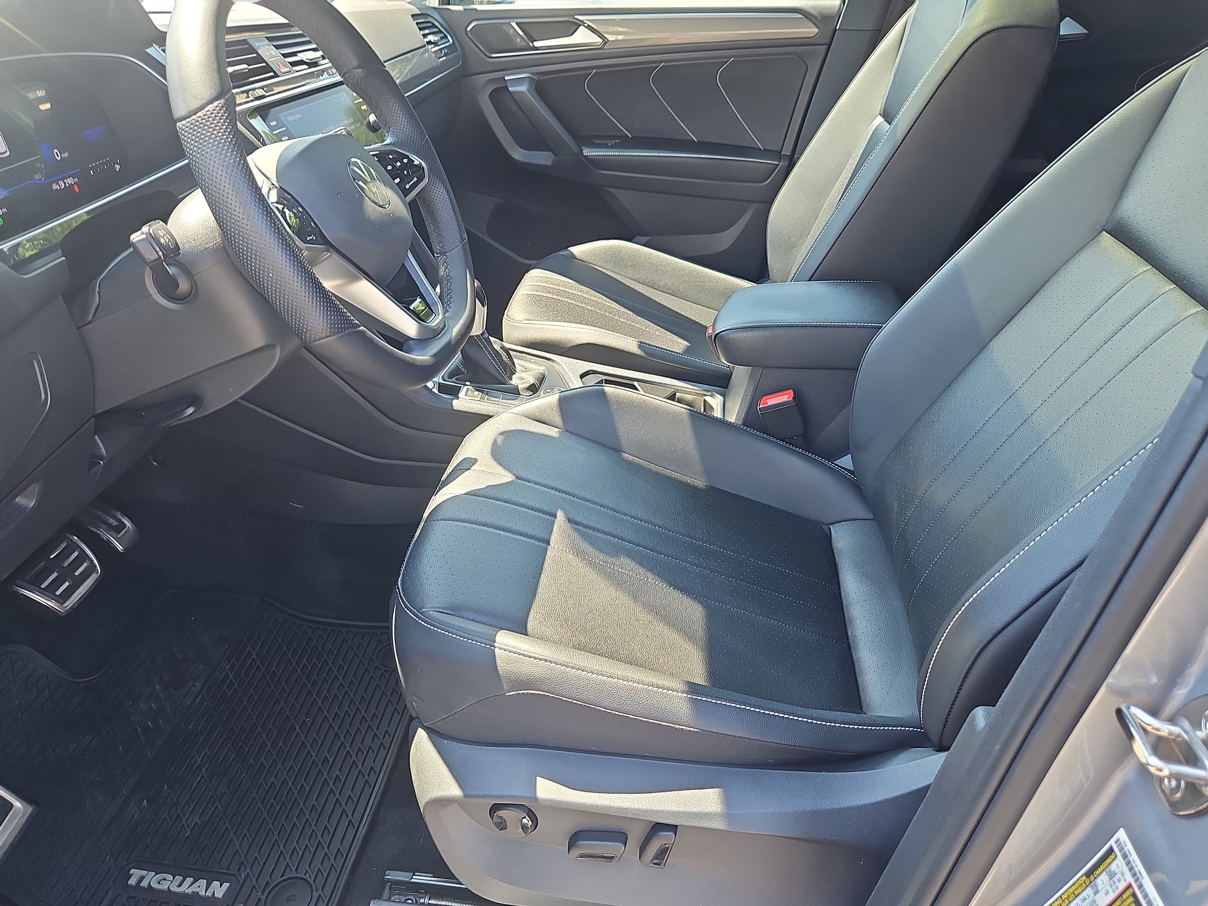Certified 2024 Volkswagen Tiguan SE R-Line AWD/4WD image 32