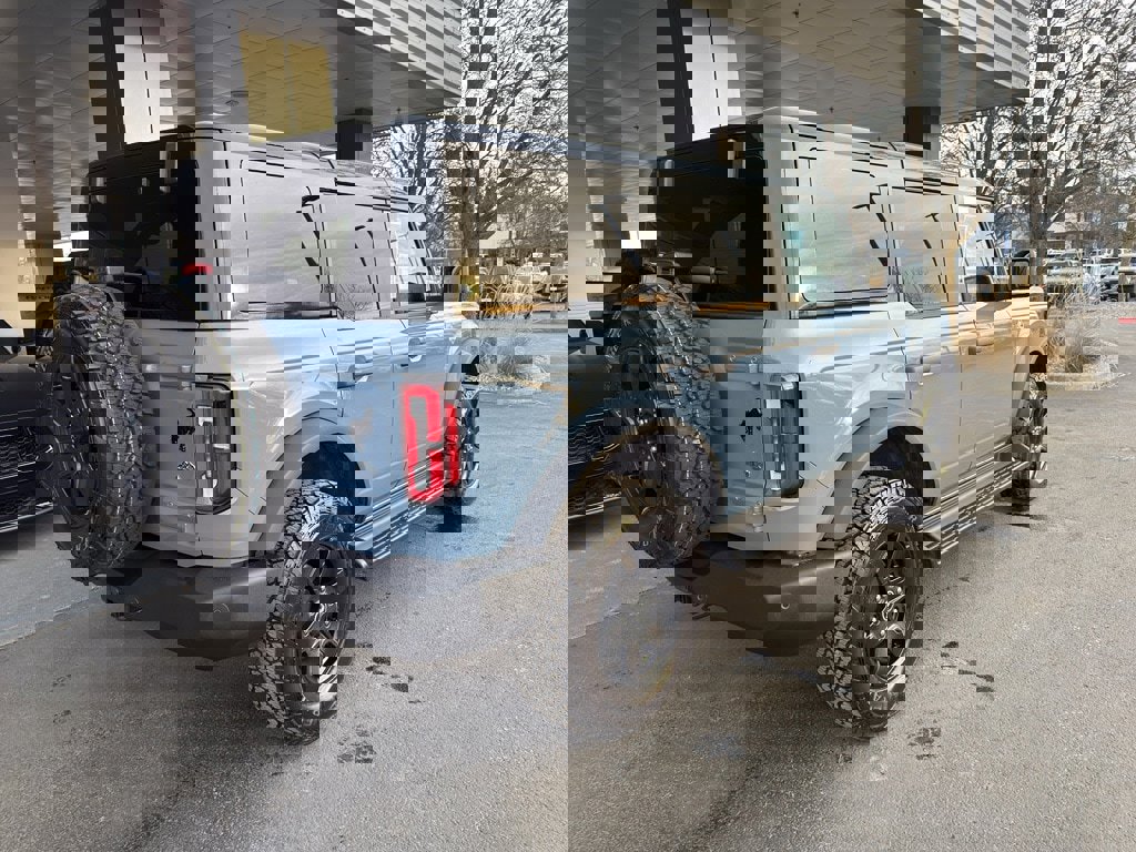 New 2025 Ford Bronco Outer Banks w/ Black Appearance Package image 4