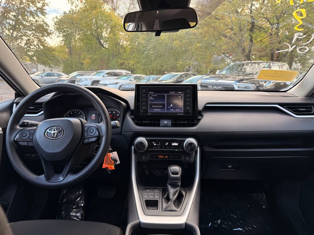 Used 2022 Toyota RAV4 LE image 18