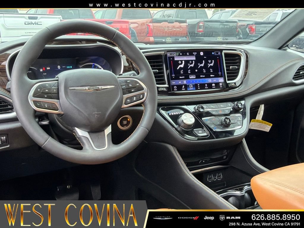 Used 2023 Chrysler Pacifica Pinnacle FWD image 34