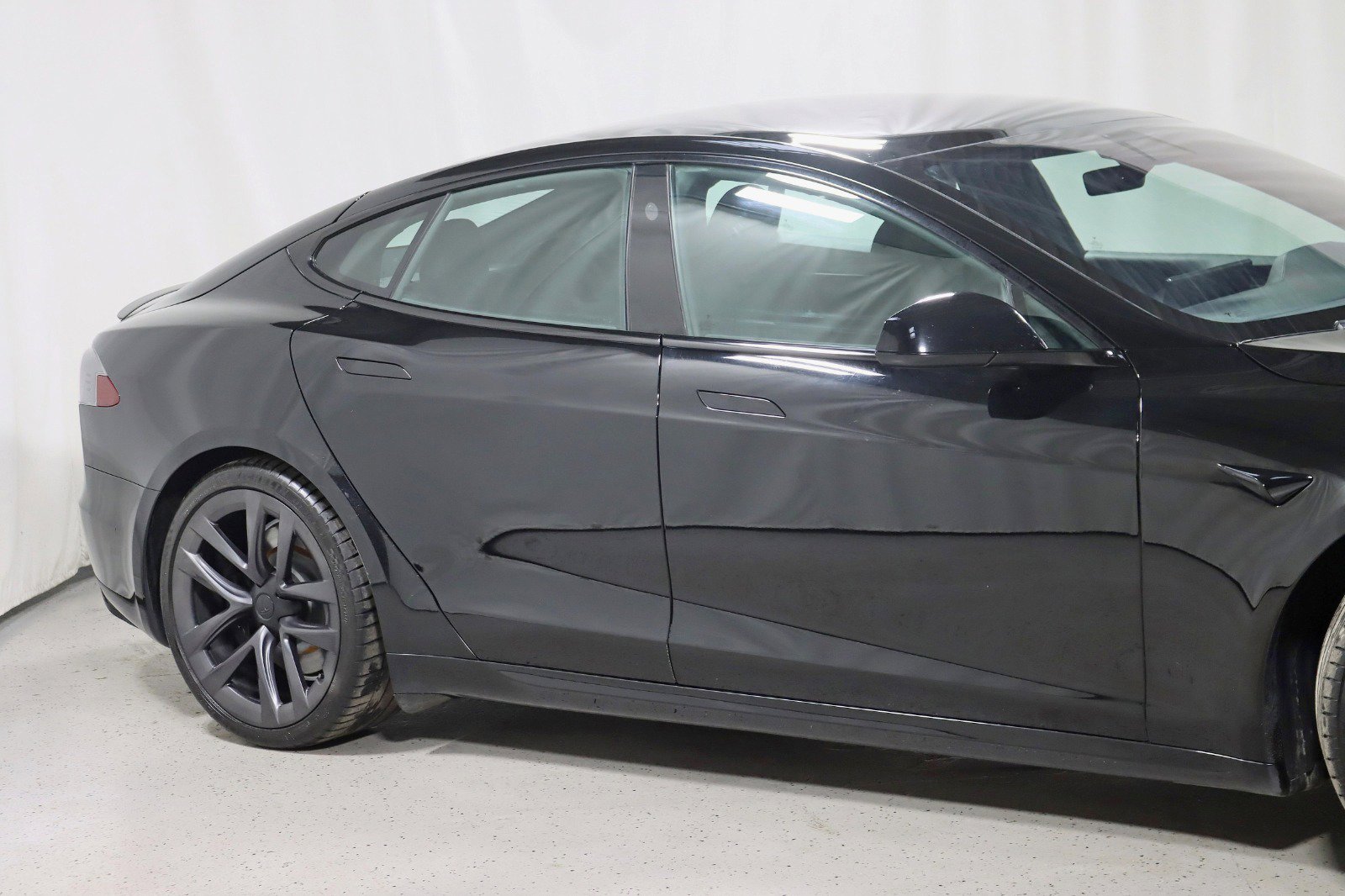 Used 2022 Tesla Model S Plaid image 3