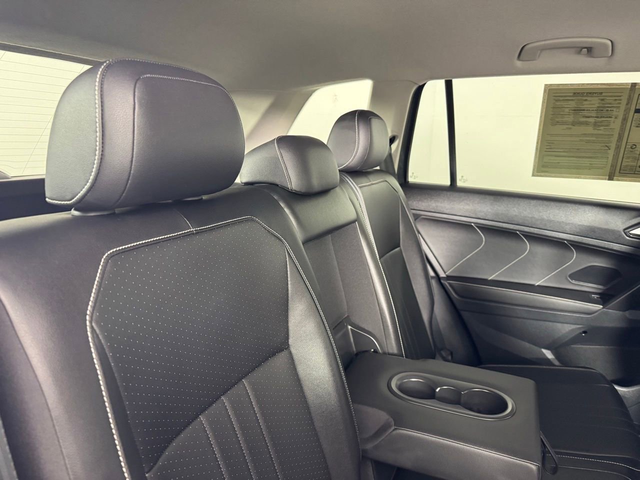 Used 2024 Volkswagen Tiguan SE image 25