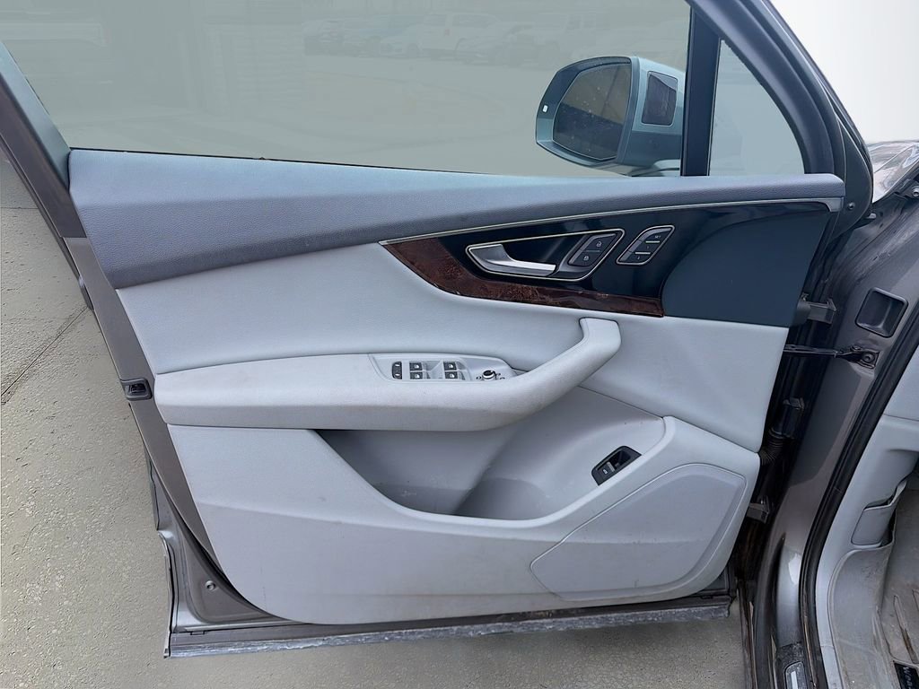 Used 2017 Audi Q7 3.0T Premium Plus w/ Premium Plus Package image 23